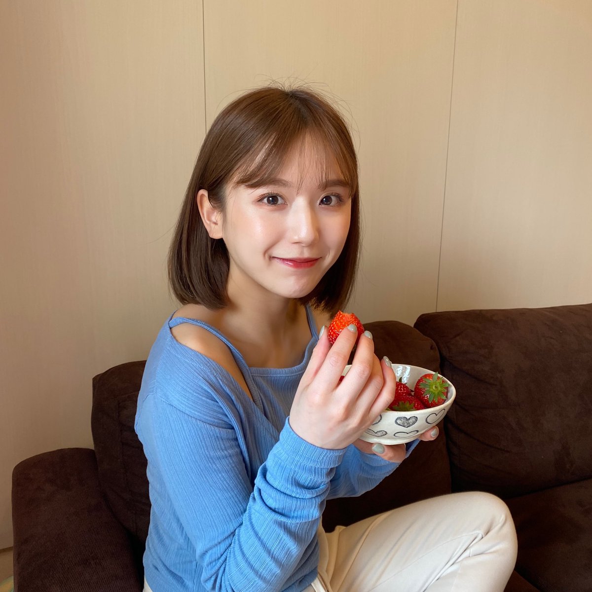 skfsmmmm's tweet photo. 可愛い...♡
いちごと笑顔が似合う
ひよんちゃんの本 欲しい
買いに行きたい https://t.co/QLpeuBYxjb