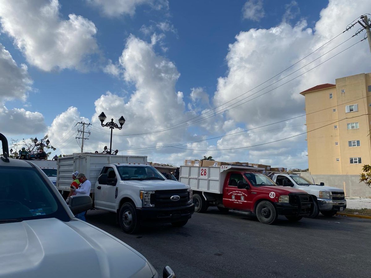 CarlosJoaquin's tweet photo. Entramos a la segunda etapa de “Apoyo Alimentario” dentro del apoyo a la economía Familiar en #QuintanaRoo. Hemos inciado esta segunda etapa en #Cozumel. El @GobQuintanaRoo y @GobiernoMX avanzamos para respaldar a nuestra gente. #JuntosSaldremosAdelante https://t.co/crTJfWcnHy