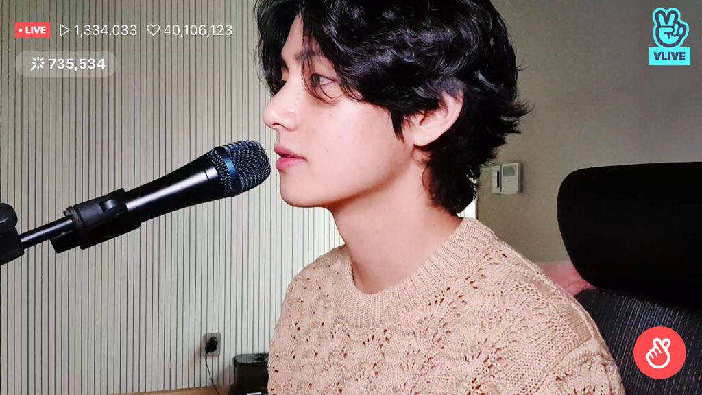 some screenshots i took of an angel named kim taehyung—a very long thread (i warned you)
