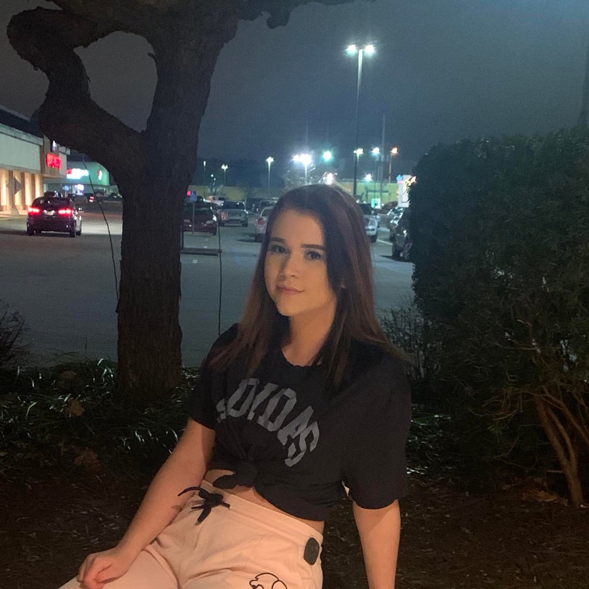 EVSCVirtualAcad's tweet photo. In today's Senior Spotlight, we recognize Trinity B. Trinity was a December graduate for the EVSC Virtual Academy. She is planning to attend beauty school to become an aesthetician. Congratulations, Trinity! @EVSC1 https://t.co/3CfwjCGy3m