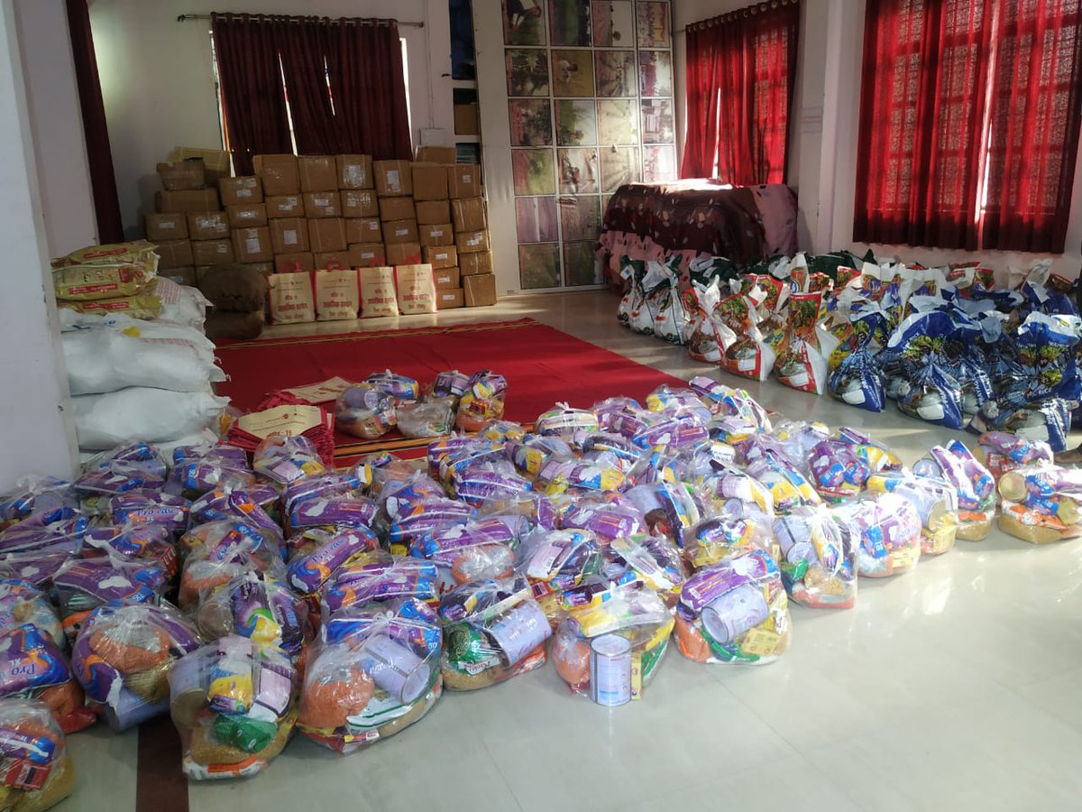 C9Khalid's tweet photo. Volunteers of @ActionAidIndia are preparing dry ration and sanitation kits for the distribution among most vulnerable families in Lalitpur. @Helo_IN @GiveIndia 
#CovidWarriors @DMLalitpur https://t.co/mb03Nt2ilj