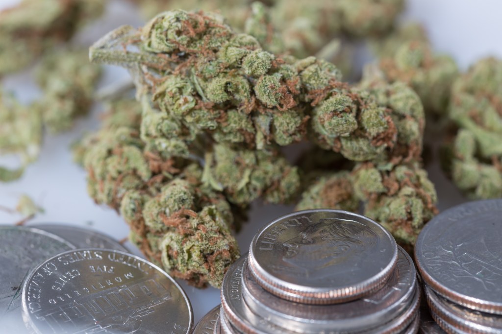 MarijuanaMoment's tweet photo. Lawmakers File Bill To Let Marijuana Businesses Access Federal Coronavirus Relief Funds: "We should include state-legal cannabis in federal COVID-19 response efforts." https://t.co/FOolTXdpHB https://t.co/KxaGljxRzv