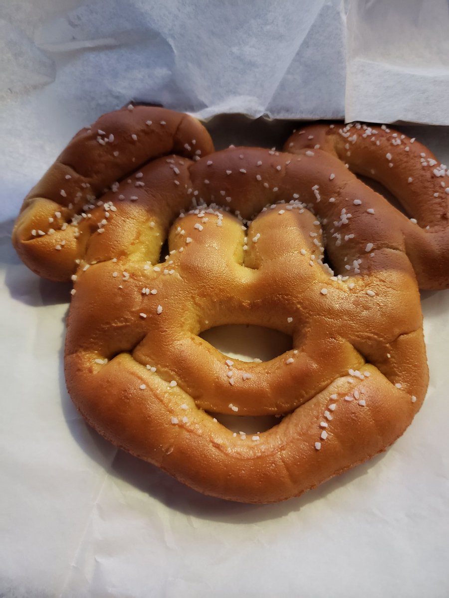 Butterfly1351's tweet image. Man, I could really go for a Mickey pretzel. Mickey pretzels just taste...magical. #themeparkfood #Disneyworld #MickeyMouse #perfection
