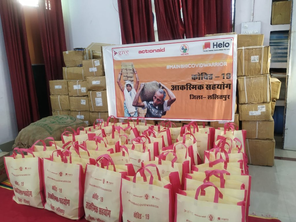 C9Khalid's tweet photo. Volunteers of @ActionAidIndia are preparing dry ration and sanitation kits for the distribution among most vulnerable families in Lalitpur. @Helo_IN @GiveIndia 
#CovidWarriors @DMLalitpur https://t.co/mb03Nt2ilj