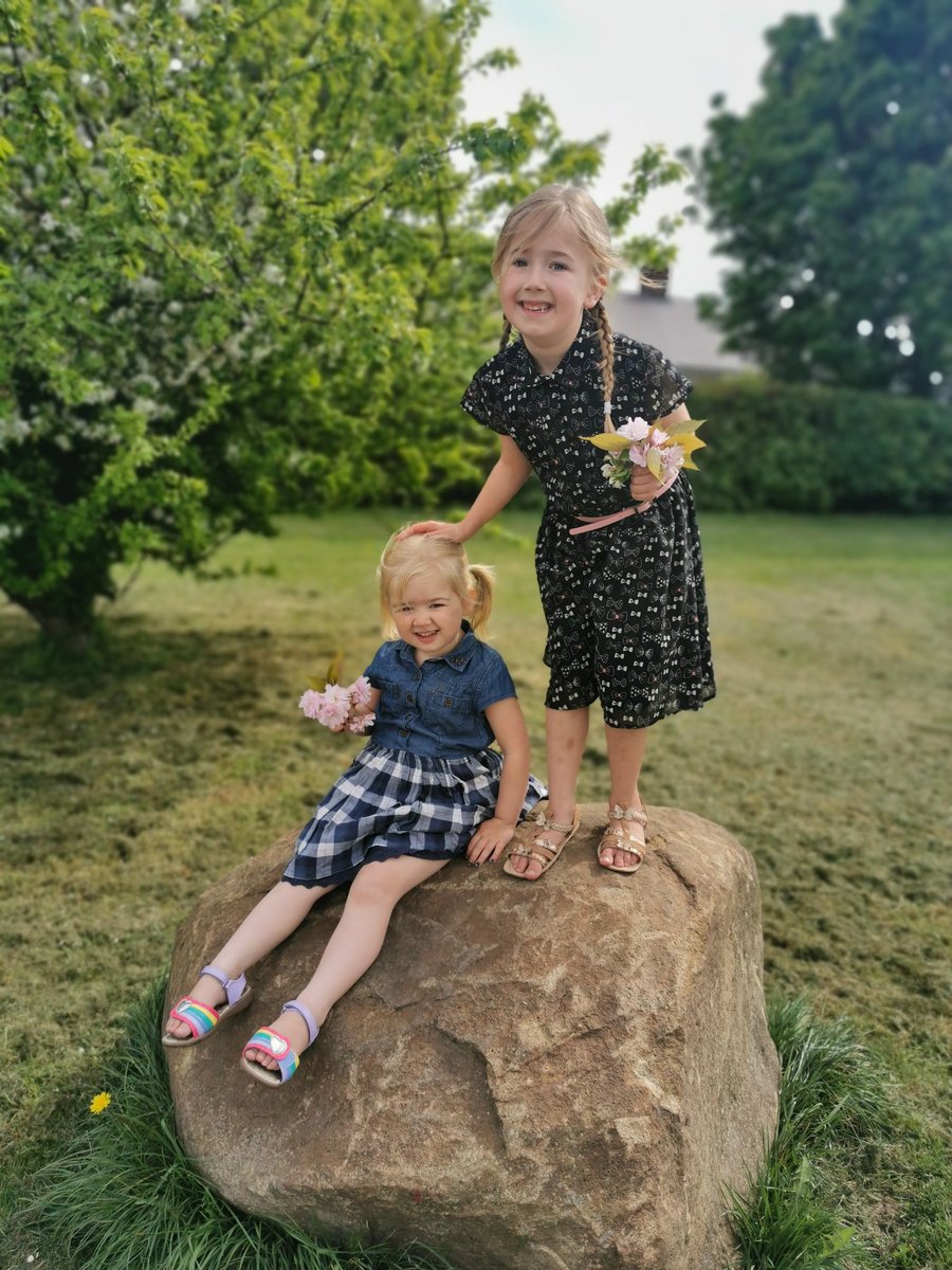 lindseyjdee's tweet photo. Today we went hunting for blossom trees ๐ธ which we will be painting tomorrow ๐จ๐
#SocialDistancing #1hourwalk
@MissBarlowY2 https://t.co/P8iF8cHdp4
