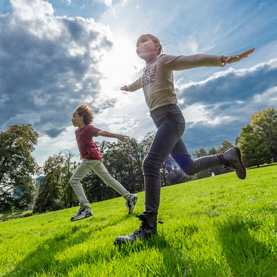 De graszaden van Barenbrug worden over de hele wereld gebruikt voor o.a. de inzaai van sportvelden, openbaar groen, golfterreinen en particuliere tuinen. Zelf bezig met uw #gazon? Hier tips voor aanleg, onderhoud en herstel van uw gazon. #gras #tuin  barenbrug.nl/particulier-ga…