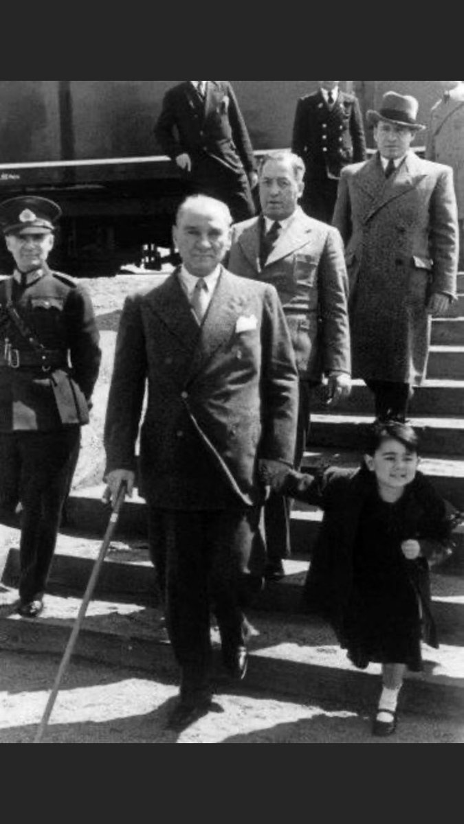 Ulu Önder Mustafa Kemal Atatürk’ün tüm dünya çocuklarına armağan ettiği 23 Nisan Ulusal Egemenlik ve Çocuk Bayramı Kutlu Olsun🇹🇷👩🏽‍🤝‍👩🏼🎉🎈#23NisanKutluOlsun