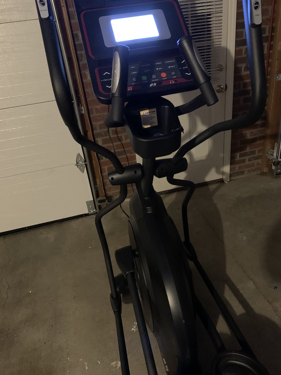 KathrynM101's tweet photo. Current Workout View for #PeaceandBalance. Climbing mountains in the garage. #ThisIs49 @jennifer_burdis @TrainedInChaos #CHAOShome #eduninjamindset #GarageWorkout https://t.co/xSGD1IS1tE