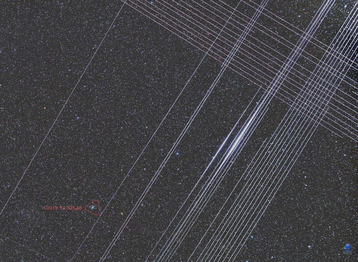 kokehtz's tweet photo. Y esto es lo que hacen los satélites Starlink de SpaceX.

Este señor intentó fotografiar el cometa C2019 Y4 ATLAS y esto fue lo que pasó.

Crédito de la imagen: Zdenek Bardon https://t.co/wdypkFha5w