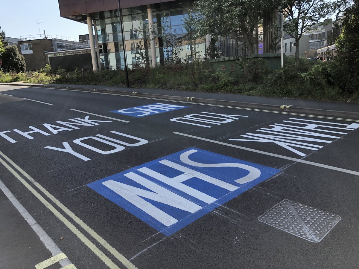 BBCRadioSolent's tweet photo. #ThankYouNHS outside Southampton General 💙👏 https://t.co/zrghxHHkYH