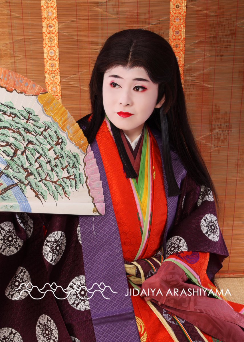 舞妓体験 時代衣裳変身スタジオ 時代や 十二単 御簾越しの姫君 でお越しくださいましたお客様写真です 髪型は大垂れ髪とおすべらかしの2種類を楽しんでいただきました 朱色の表着に紫の唐衣 黄色の打衣がアクセントになり鮮やかでパッと目を引く 舞妓体験 時代衣裳変身スタジオ 時代や 十二単 御簾越しの姫君 でお越しくださいましたお客様写真です 髪型は大垂れ髪とおすべらかしの2種類を楽しんでいただきました 朱色の表着に紫の唐衣 黄色の打衣がアクセントになり鮮やかでパッと目を引く