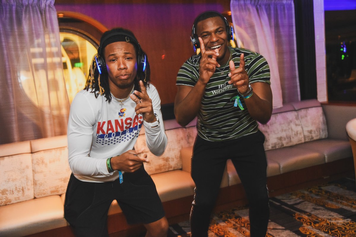 Headphone Disco tweet media