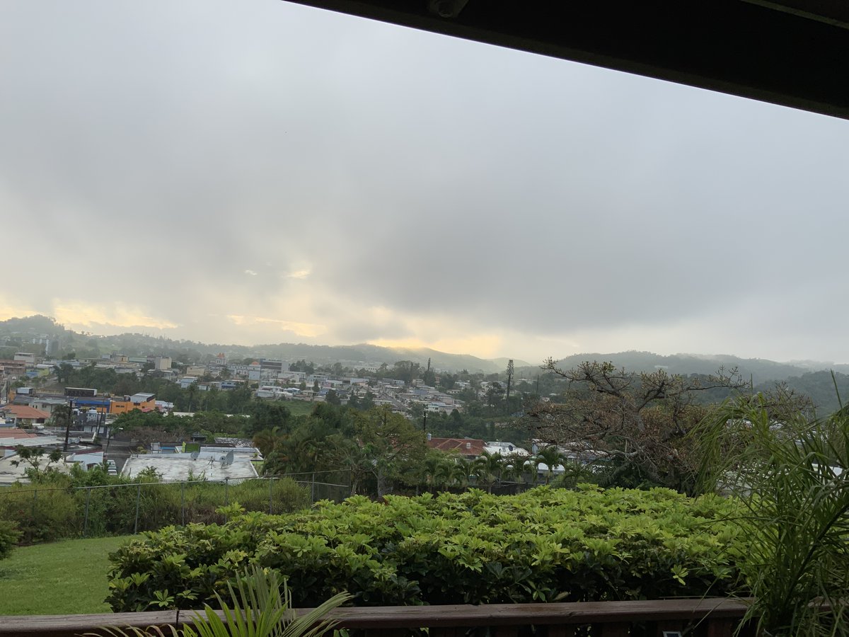 JoseACollazo7's tweet photo. Amanecer brumoso en Aibonito...67 grados!!! Cuídense todos... https://t.co/p12Knkfb4R
