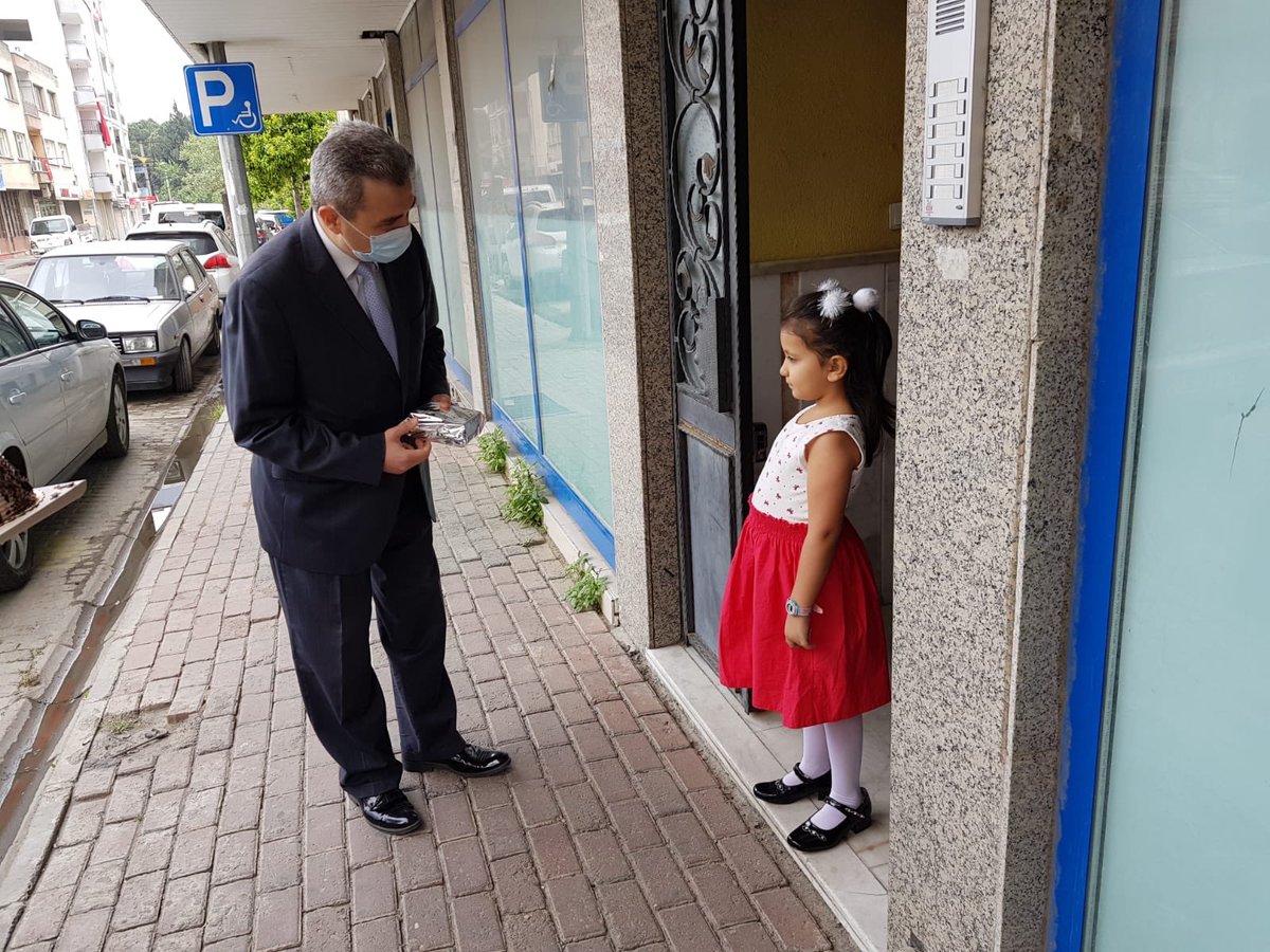 mu_caliskan's tweet photo. İNCİRLİOVA Milli Eğitim Müdürlüğümüz olarak 7-12 yaş grubu Öğrencilerimiz arasından 23 Nisan‘da dünyaya gelen yavrularımızın doğum günlerini kutladık. https://t.co/lZXXUiVHsF