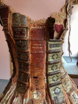 womensart1's tweet photo. Steampunk style 'book dress' by French designer Sylvie Facon #womensart #WorldBookDay https://t.co/SKsIFwJe0I