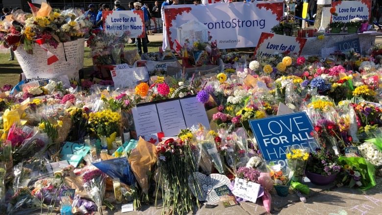 The @TorontoPolice remembers the victims and survivors of the Yonge Street Tragedy, a senseless act that changed our city forever. We will never forget the victims or their families.Thank you to my TPS members & our partners for their bravery that day and everyday. #TorontoStrong