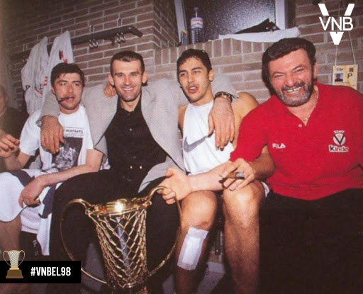 VuNereBologna's tweet photo. Un vostro ricordo sul trionfo di Barcellona? 🤍🖤

➡️ https://t.co/FNqADuDFrT

🏆 #VNBEL98 | #Virtus https://t.co/3zzCNUwTZG