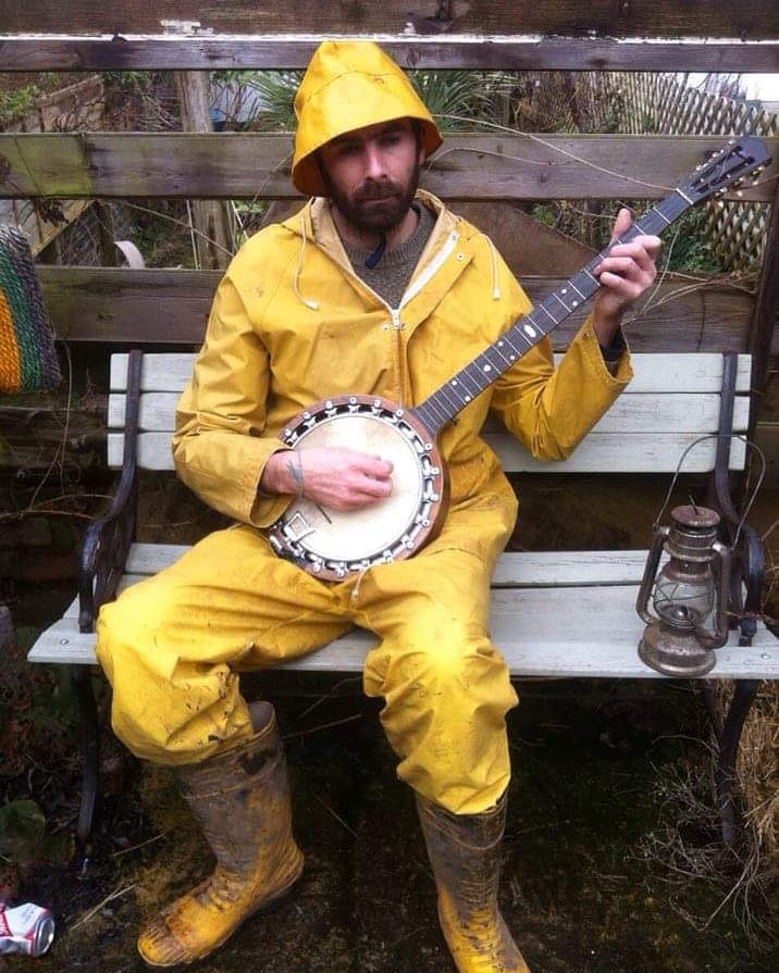 pearolegs's tweet photo. Everyone!
Welcome #AndySkellam to the POLR gang!
We're very exciting to announce we'll be releasing this champs next record!!!
Can't wait to share it.
#newfolk #NewMusic #waterproof #fishing #yellow #banjo #grump https://t.co/CJQNl8q8E0