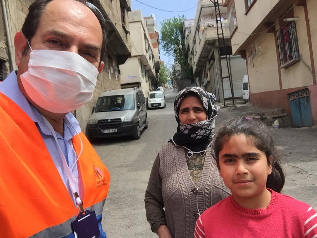 KaracaoglanO's tweet photo. "Bir Çocuk Gülerse Tüm Dünya Güler"😊
Kaymakamımız Sn.@KalayliOmer öncülüğünde Doğum Günü #23Nisan olan öğrencilerimize Şehitkamil ilçemiz Vefa Sosyal Destek hediyeleri  müdürümüz @alibayhan27  tarafından ulaştırıldı.Kaymakamıza ve müdürümüze teşekkür ediyoruz🙏 https://t.co/gRv9mNsWaK