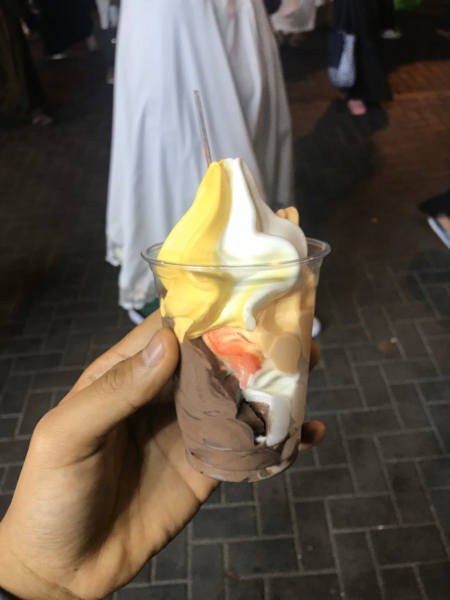 SyafaatNasir's tweet photo. Tahun lepas puasa kat Mekah. Lepas terawikh je, wajib beli ice cream. Dan sejujurnya, ice cream kat Mekah sedap gila. Siapa pernah rasa, tau la nikmat dia. https://t.co/n1JDHPBdBH