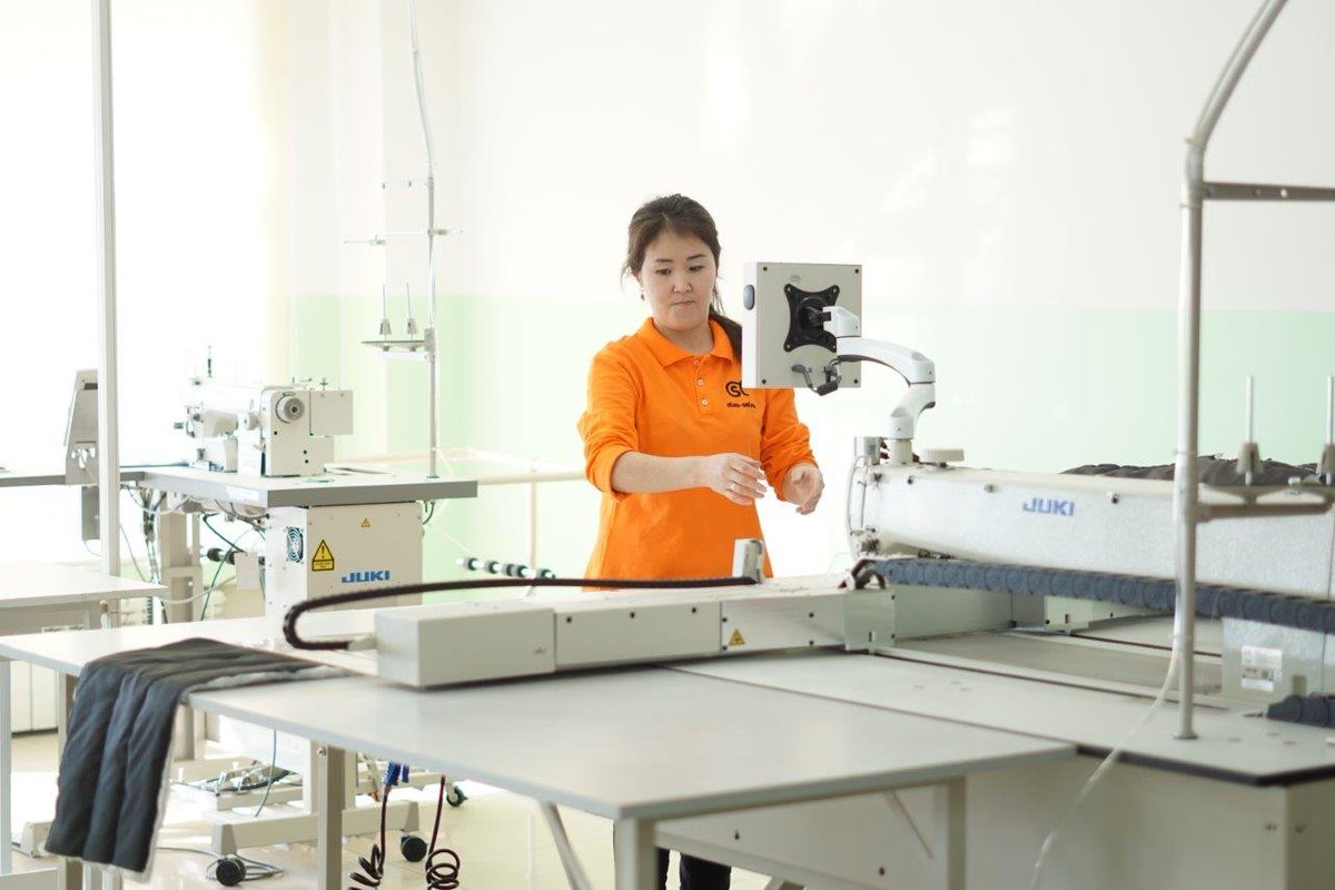 EBRD's tweet photo. Our client Aiko Seiko, a leading manufacturer of protective workwear, joined the #COVID19response in #KyrgyzRepublic. It reoriented its clothing production to making medical gowns &amp; masks to support health workers. 👨‍⚕️👩‍⚕️
We previously helped w/@europeaid.

https://t.co/sg9isFg37K https://t.co/kJSJyC7bZl