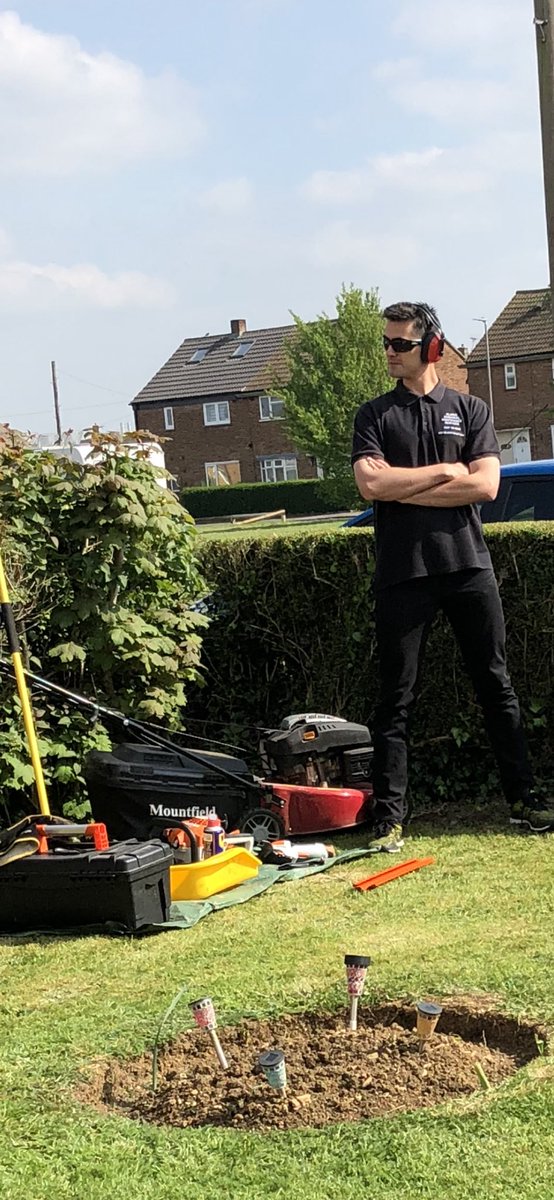 ce_maintenance's tweet photo. During the COVID 19 
U.K Lockdown, 
Gardeners and Cleaners are NOT classed as key workers
but they do fall into the ‘EXCEPTION’ category 
meaning they are allowed to leave home and travel for work.

BUSINESS AS USUAL... 😷🧤

STAY SAFE ❤️ https://t.co/mmeE0fk1Xm