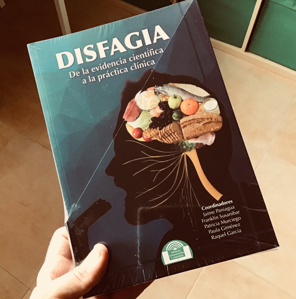 Elowen_Virelli's tweet photo. Los libros han sido todo en mi vida. Desde bien pequeño han sido mi mejor juguete. Los libros me permitieron entender un mundo dificil para mi
Este es el primer año que celebro este habiendo cumplido el sueño de haber escrito uno...
Feliz Día del Libro y del Cómic... https://t.co/TWdYGgP8rt