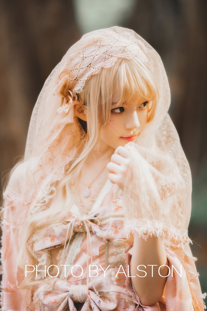 #lolita

这些小小的心思
娑娑作响的叶子
我心里欢喜不止                            

丨出镜：@桜桃喵 https://t.co/Tp9EHInVgy 
丨摄影后期：@mogumumu123 https://t.co/94CpO6SBUE