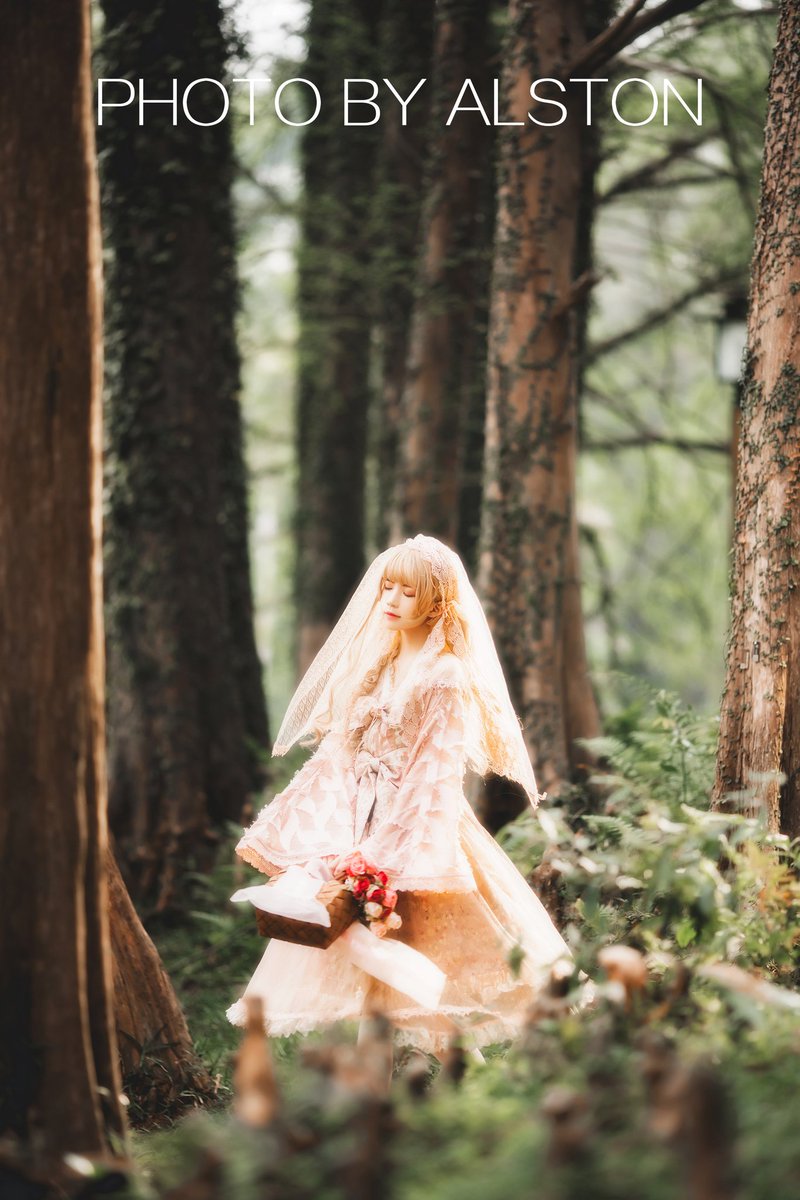 #lolita

这些小小的心思
娑娑作响的叶子
我心里欢喜不止                            

丨出镜：@桜桃喵 https://t.co/Tp9EHInVgy 
丨摄影后期：@mogumumu123 https://t.co/94CpO6SBUE