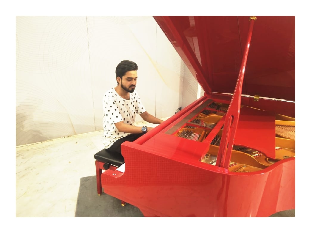 rangonspeaks's tweet photo. Since my skip 2020 button is not working , Siri quickly replay some of 2019. .🤫🤫 #piano #music #throwback #memories #rangon #Rangonians https://t.co/xC2ZvZX4dj