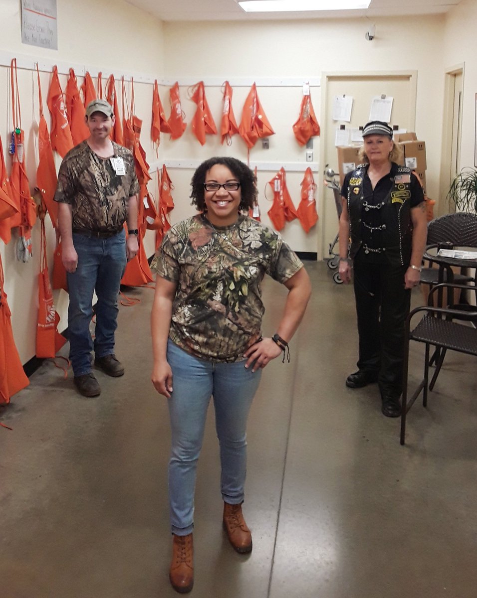 AquaTheFina's tweet image. Day 4 of #MWSpringSpiritWeek The MET Team showing out for #OutDoorDay @HomeDepotBG2318  #D250MET #D250Rocks @Jackie88352970 @jody_delicato @john_l_gossett @RoWilliams1 @RStOnge250 @joethd @Sharmarl_King @SasmBraxton @curtiscurry40 @klswitzer @derek_rickard  @JermaineTHD @RobD250