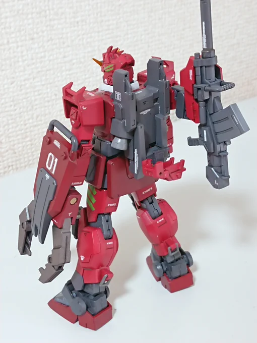 ちまちま作っていた陸戦型ガンダムできました。色々やりたいことができたので満足です。緑のも作らされるのか? 