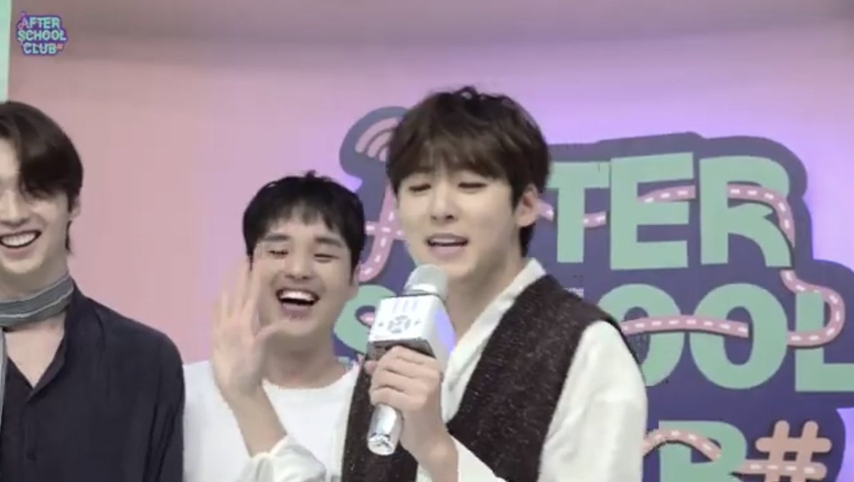 CherryCindyy's tweet photo. @arirang_ASC @kevinwoo91 @KARD_Official U-KISS’ song is always a bop indeed 🤣👌🏼 Yay for Kevin! BM did well too ☺️ #BehindASC #StaySafe_ASC https://t.co/q4nhRQRyJI