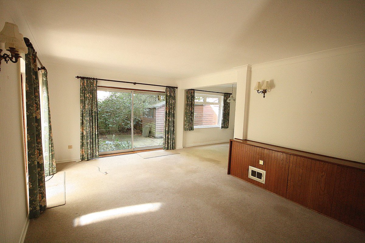 MerrysEstateAge's tweet photo. ๐ก #LodgeAvenue, #Collingtree, #Northampton, #NN4
Situated within this most sought after village location is this four bedroom chalet style #property which is available #ToRent immediately...
๐ https://t.co/cxoYATvMRX
#MerrysEstateAgents #Lettings #ToLet #FamilyHome https://t.co/peF5QTvHpU