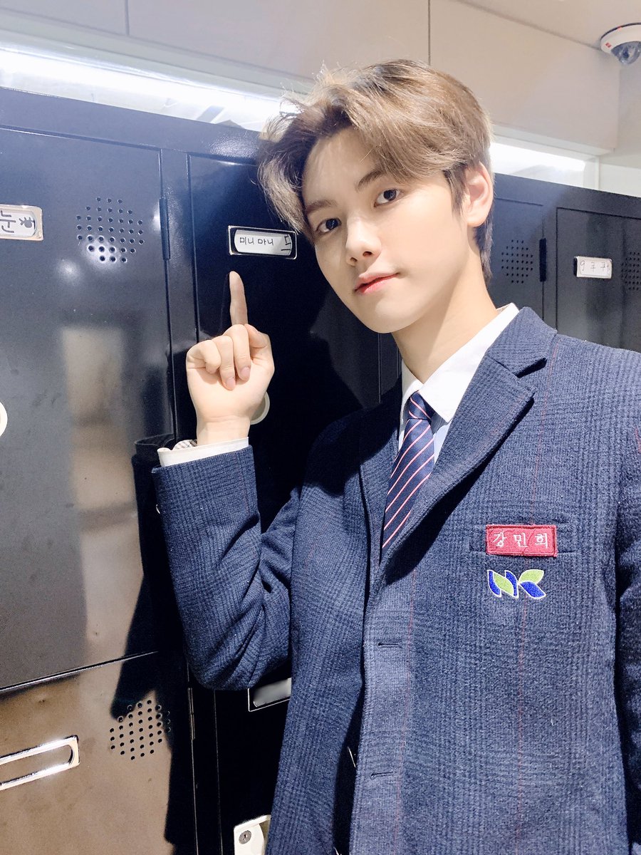minhee:- top student every single time- probably the most on task- super nice & always willing to help with work- "you wanna get bbt? i'll treat"- has his work used as model answers- has older brother-best friend vibes- his portfolio is amazing