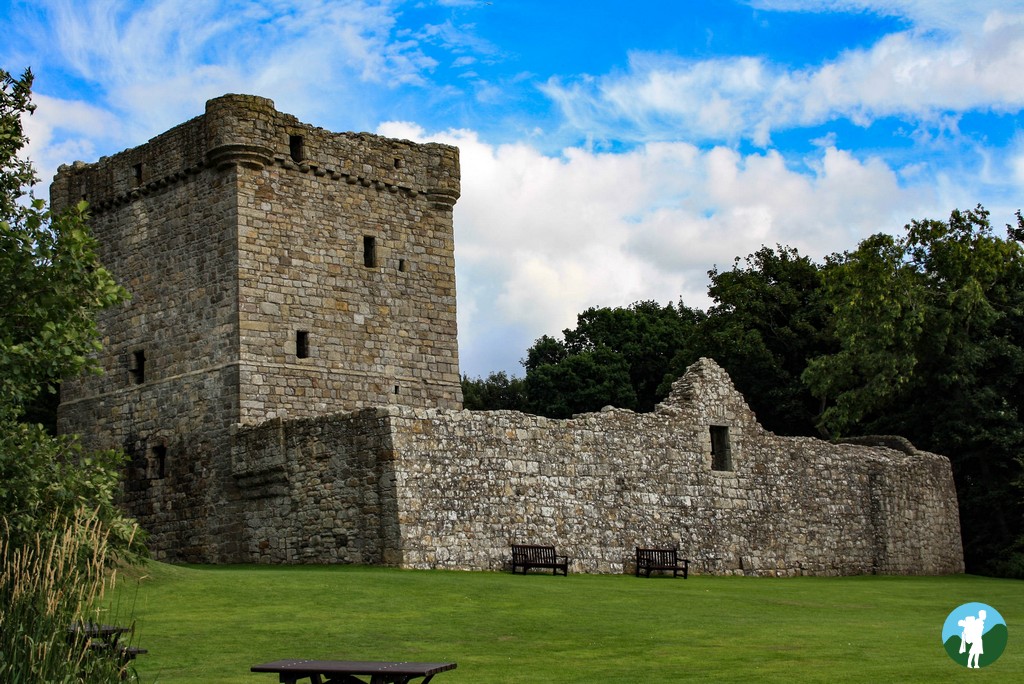 travelwithakilt's tweet photo. Scotland has two Loch Levens. One is near Kinross and holds the castle that was Mary Queen of Scots isolated prison in 1567-68. The other enjoys a scenic Highland setting in Lochaber beside Glencoe village. #Scotland https://t.co/d0hAUwP30c