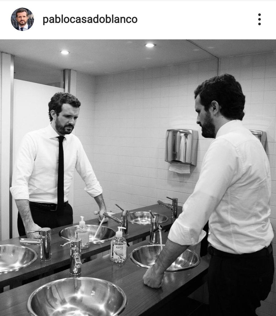 Isabel_llb's tweet photo. Señor Casado, cierre el grifo del agua que en Murcia hay sequía #aguaparatodos bro https://t.co/fNdmlcGVPi