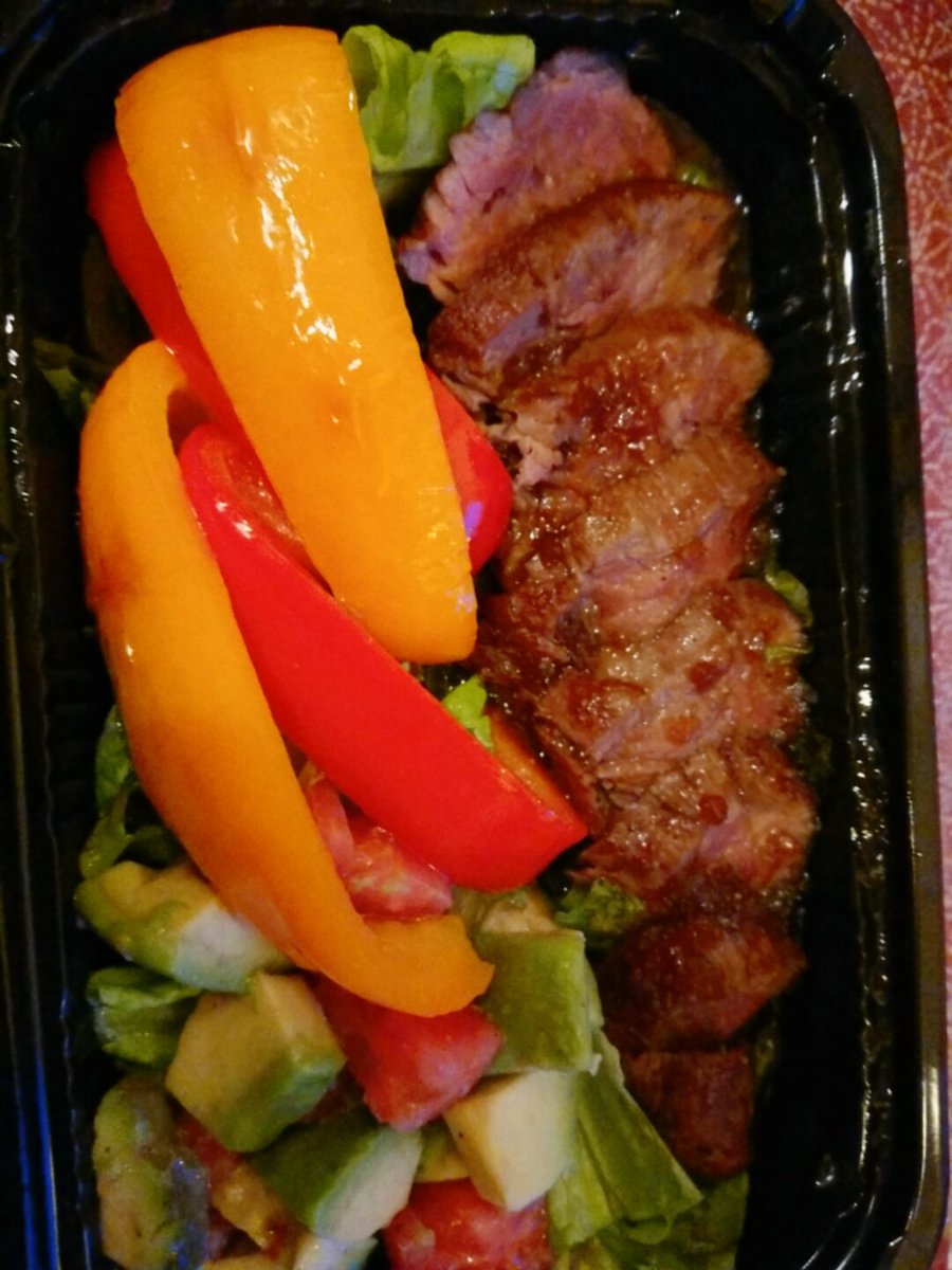 chimao3589maori's tweet photo. 今日もウィザードさんのテイクアウト！！
たらこと大葉のパスタに、アンチョビポテト、お給料がでたので牛ヒレのステーキで豪華に！！
トマトとモツァレラもあったけど、食べちゃったよ！！てへっ☆

#南相馬テイクアウト 
#barwizard https://t.co/xShSpVscVi