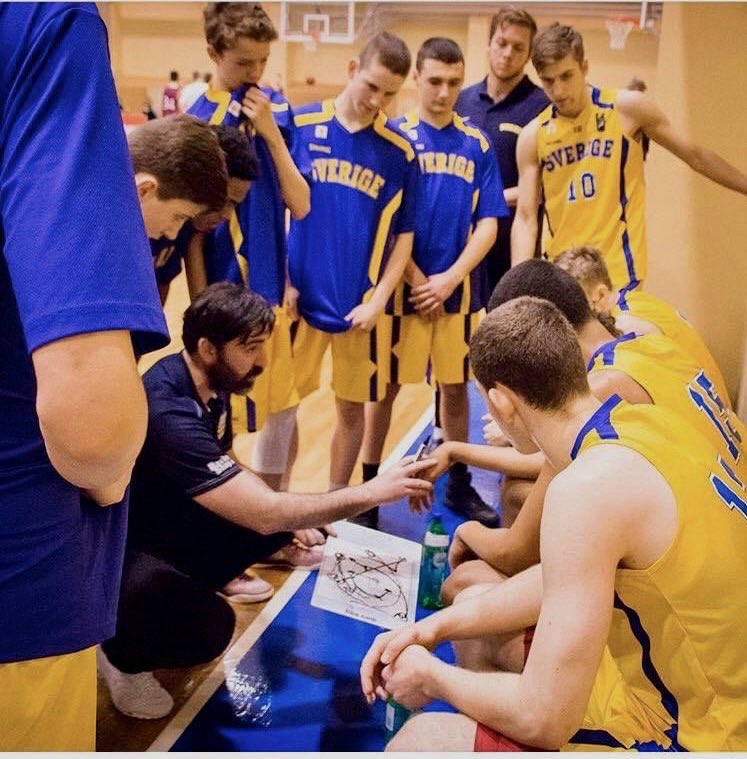 TONIGHT: <a href="/BballIrl/">Basketball Ireland</a> Coaches join us for the last of our current clinic series as former <a href="/DavidsonMBB/">Davidson Basketball</a> &amp; Ireland SM PG, former Ire U-18 Men HC &amp; now Swedish Underage NT HC Mike Bree, joins us to speak about the players journey... Tip-off 7pm... Link 6:30pm... #PuttingItAllTogether