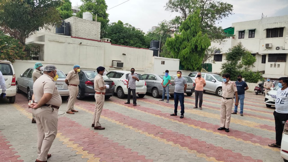 DCPSEastDelhi's tweet photo. #DelhiPoliceFightsCOVID 

Today our team visited Police Colony, #KalkaJi to discuss the problems faced by residents during #lockdown with Resident Welfare Association members &amp; offered possible solutions. 

Together, we shall win over #COVID19.

@CPDelhi @LtGovDelhi @DelhiPolice https://t.co/Snrh5adWhG