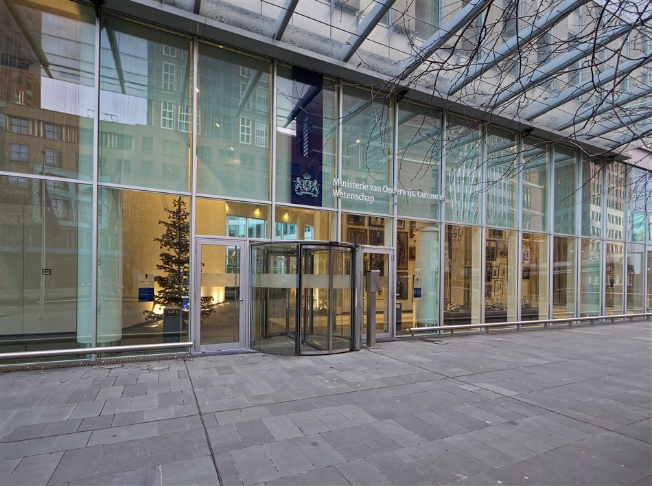 Gisteravond is middels een kamerbreed aangenomen motie van PVV &amp; PvdA opnieuw bevestigd dat er geen handhaving van de leerplicht volgt als ouders hun kinderen na de meivakantie niet naar school willen laten gaan. Dus ouders die dit dus niet willen kunnen niet gedwongen worden.