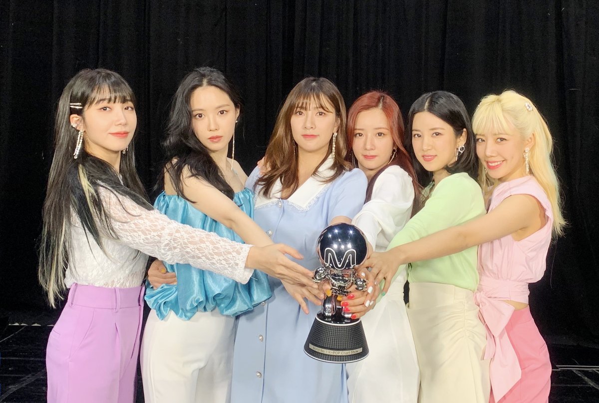 Apink_2011's tweet photo. [#에이핑크] 200423 #엠카운트다운 #Apink

덤더럼 엠카운트다운 1위💓🥇💓
덤더럼으로 세 번째 상을 받은 우리핑크🐼💕
PANDA들이 주신 넘치는 사랑 덕분에
행복한 핑순이들입니다😭
진짜 진짜 사랑해요 빵다들😊💕

#덤더럼
#Dumhdurum #LOOK
#Dumhdurum3rdWin https://t.co/SMZmbG9flh