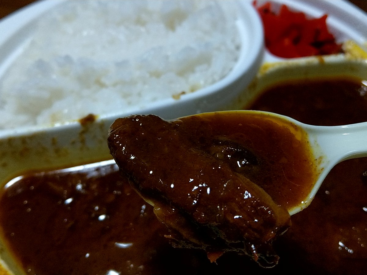 Sca Kuma 今日は無性にカレーが食いたい ってことで 逆瀬川までウォーキング 落合食堂で牛すじカレーをゲット 牛すじがゴロゴロ入ったスパイシーでほどよい辛さのカレー 美味 い 大満足でごちそうさんでした 落合食堂 宝塚 逆瀬川