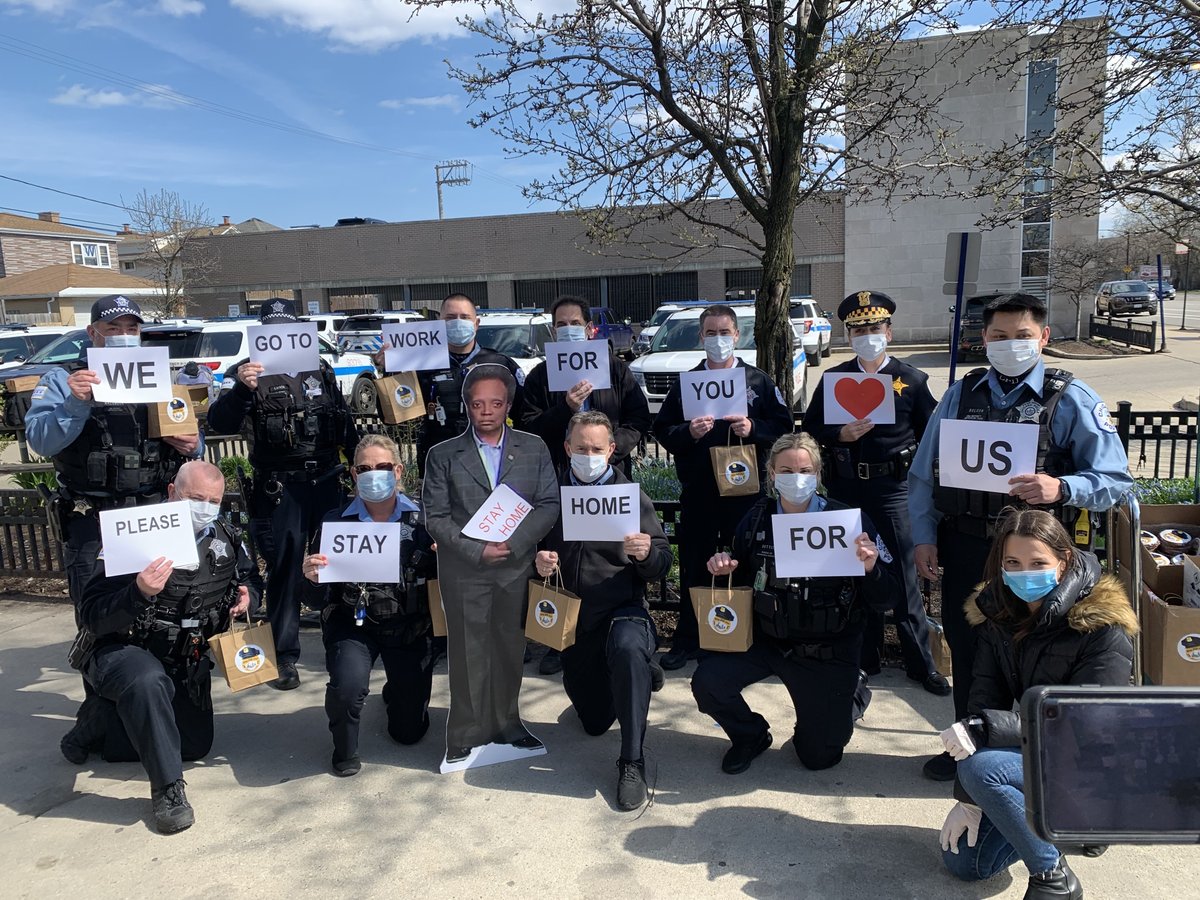 Chicago teen donates Stay Safe and Smile kits to Chicago police, seniors and nonprofit serving homeless women. <a href="/chicagomayor/">Mayor of Chicago</a> was there in spirit:) #InThisTogether #StaySafe