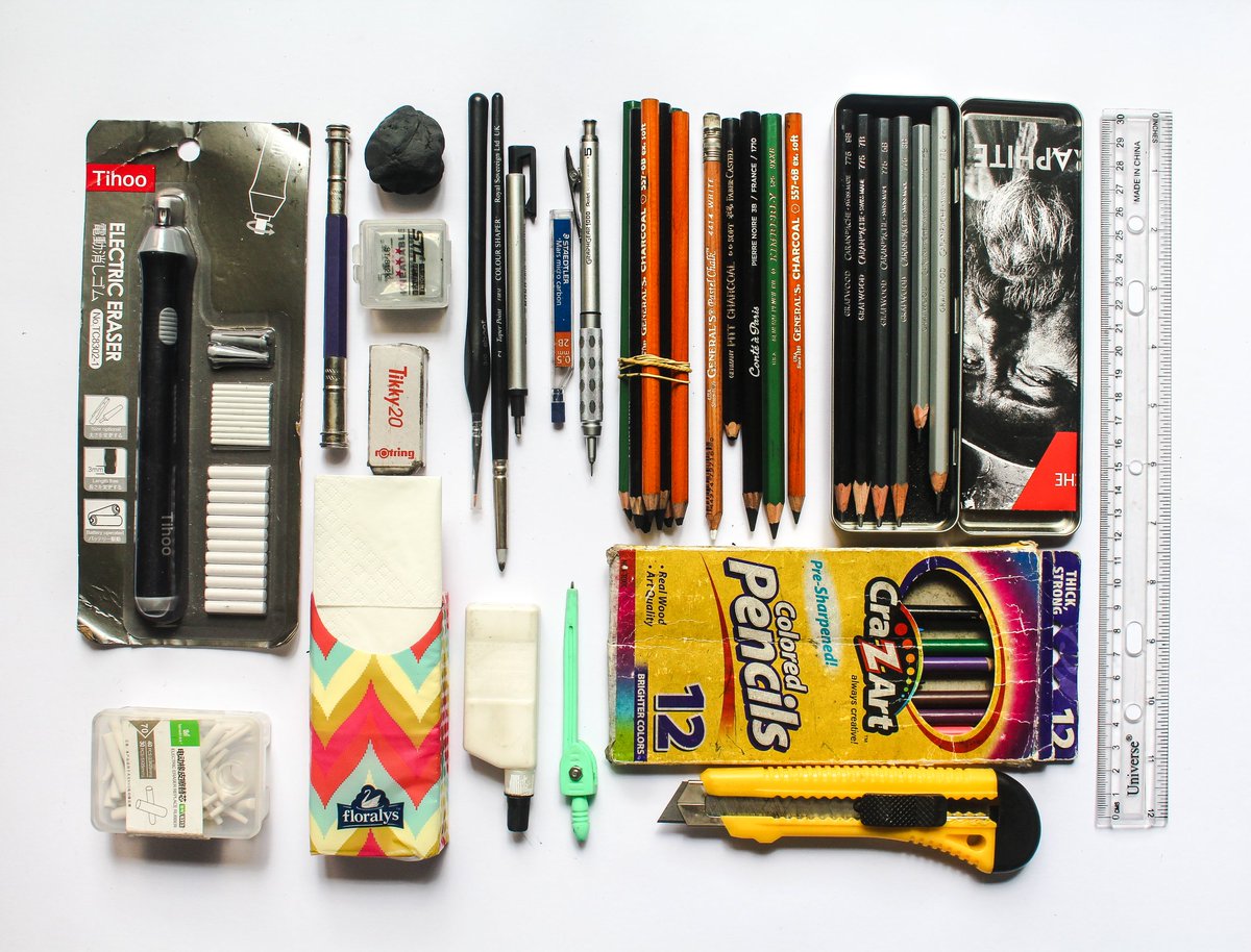IsimiTaiwo's tweet photo. Tools challenge! 💪🏾💪🏾💪🏾 i was challenged so here r my tools 😊. Pls as much as these r d tools i use to create my works, u don't need every single one of dem to make a good drawing. Nevertheless, get dem if u can. #toolschallenge https://t.co/2LKoqi1e9Y