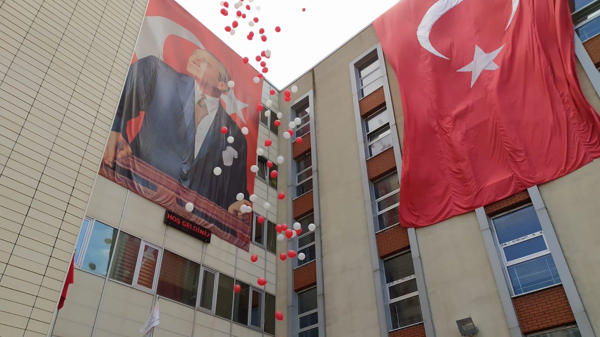 istanbulilmem's tweet photo. 23 Nisan'ın yüzüncü yılını kutladığımız bu yıl İl Millî Eğitim Müdürlüğümüz bu özel gün için farklı bir kutlama hazırladı.
@tcmeb @memleventyazici
📝https://t.co/Lf644TCgD4

#yüzyıllaryaşa23nisan🇹🇷 https://t.co/ha1HX1AKH9