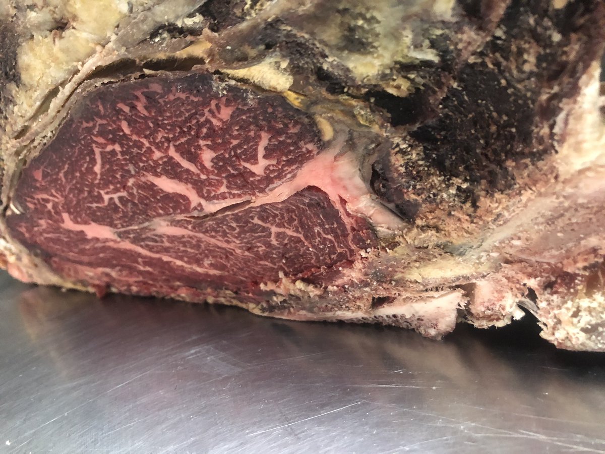 tonipons13's tweet photo. A la fi ja la tenim, després d’un mal entès.
@crestaig.
#capritxod’or #rubiagallega #llangonissa #sobrassada #embotitsartesans #senselactosa #sensegluten
#RubiaGallegaPremium #Frisona #TerneraGallega #Picanha #DryAged #BeefPremium #Carnsdequalitat #vinsdequalitat #Sapobla https://t.co/VX769AMLEu