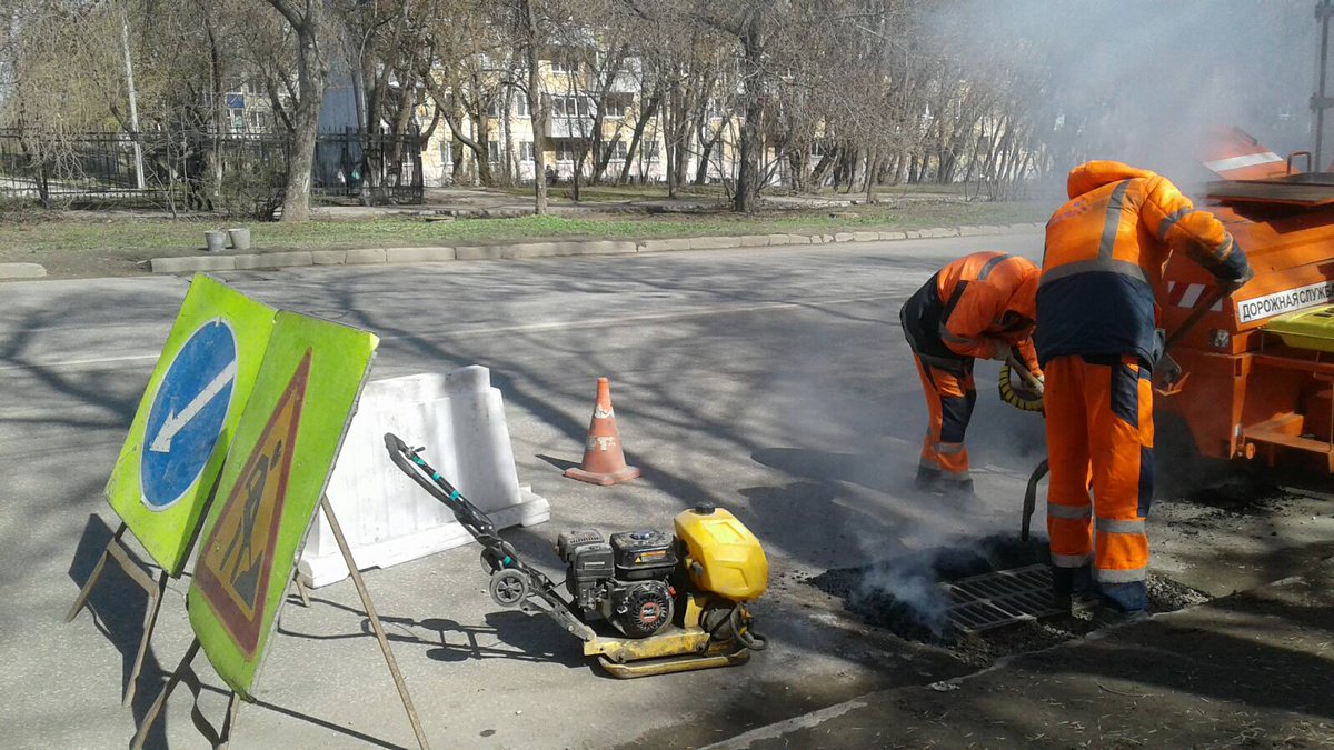 Восстановление асфальтобетонного покрытия после ремонта дождеприемного колодца на улице Советской Армии, 144