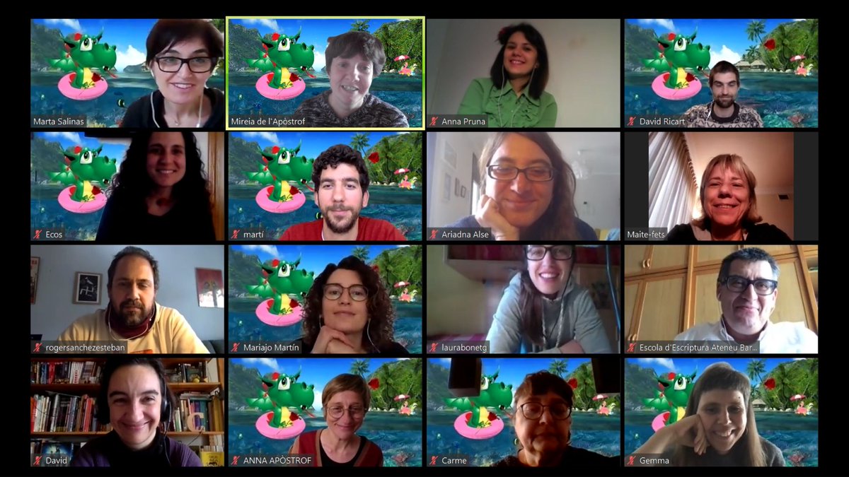 Apostrof_coop's tweet photo. 🐲Aquest any no podíem fer el vermutet literari a la terrassa de Casp del @GrupEcos... però ens hem volgut ajuntar virtualment per compartir una estona de lectura, veure'ns les cares i sentir-nos la veu 😊
🌹 Bona diada de #SantJordi!
#SantJordi2020 #ConfinadESS #SantJordiACasa https://t.co/hj8symAYdy