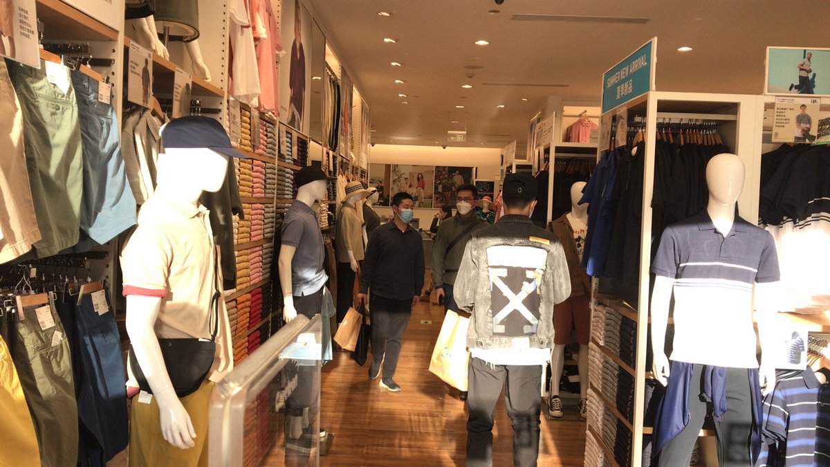 ...store, Uniqlo, and wherever else trendy young people like to congregate, but fewer than usual, and as in previous weeks, most of the other shops remain almost completely empty of customers. The few people you can see in the pictures below are mainly bored shop attendants. I...